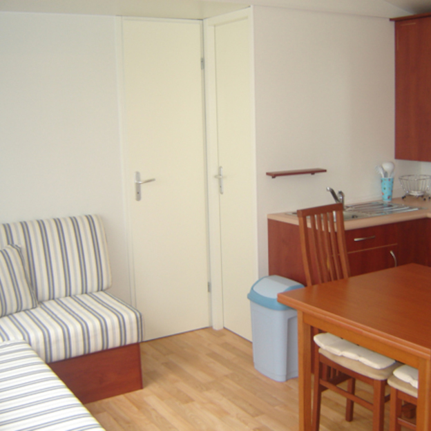 Intérieur du Mobil-home Ambre en location au camping Le Clos Normand en Normandie