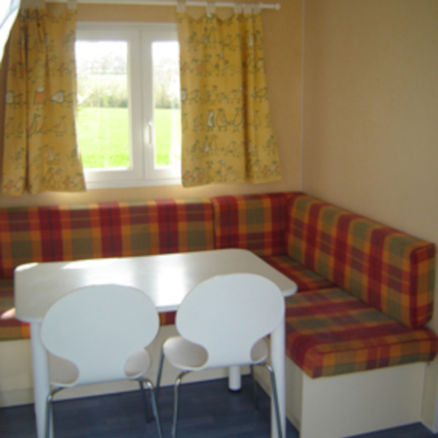 Intérieur du Mobil-home Elsa en location au camping Le Clos Normand en Normandie
