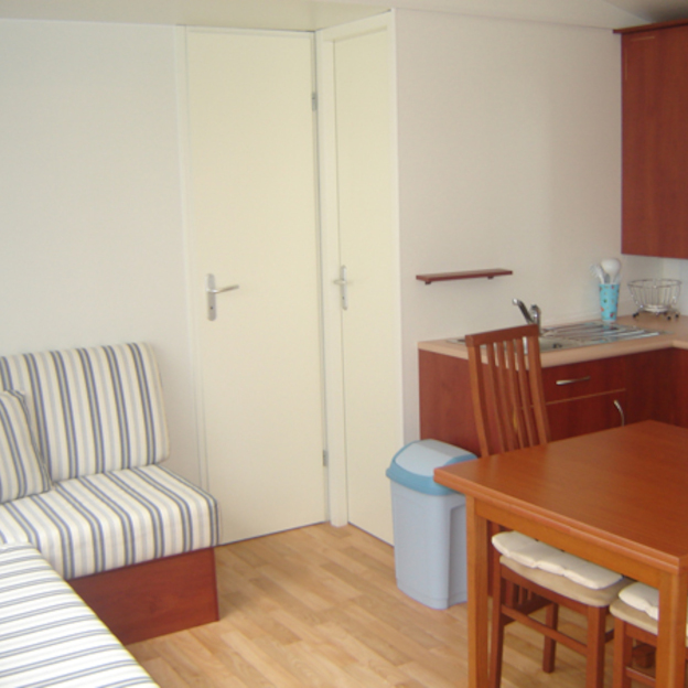 Intérieur du Mobil-home Emma en location au camping Le Clos Normand en Normandie